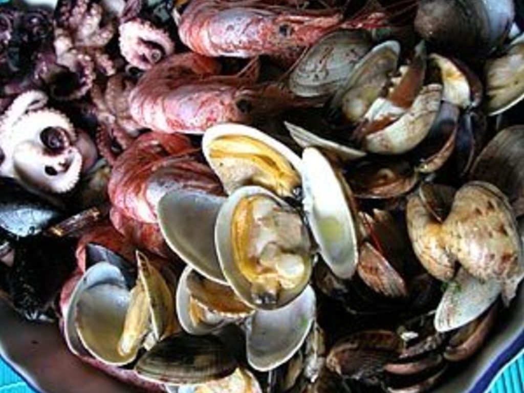 Gnocchetti di patata ai frutti di mare, gnocco al forno, salsa aio oio peperoncino e formaggio di fossa