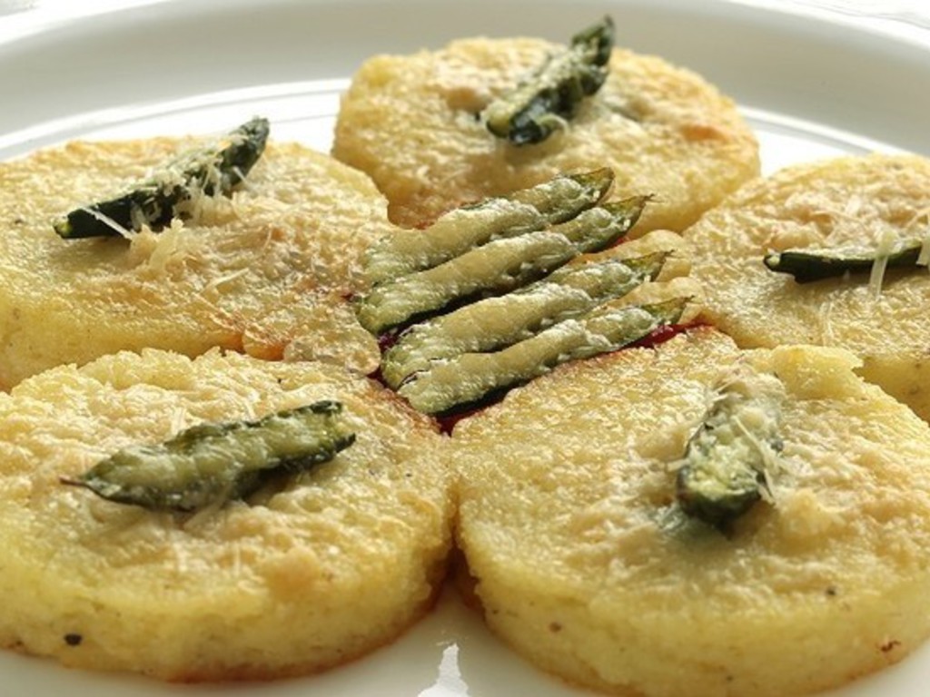 Gnocchi alla romana con asparagi