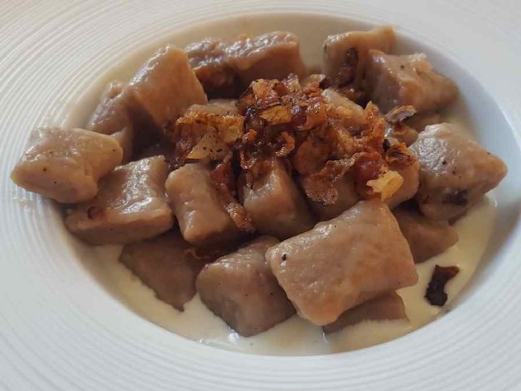Gnocchi di castagne con  fontina e bacon