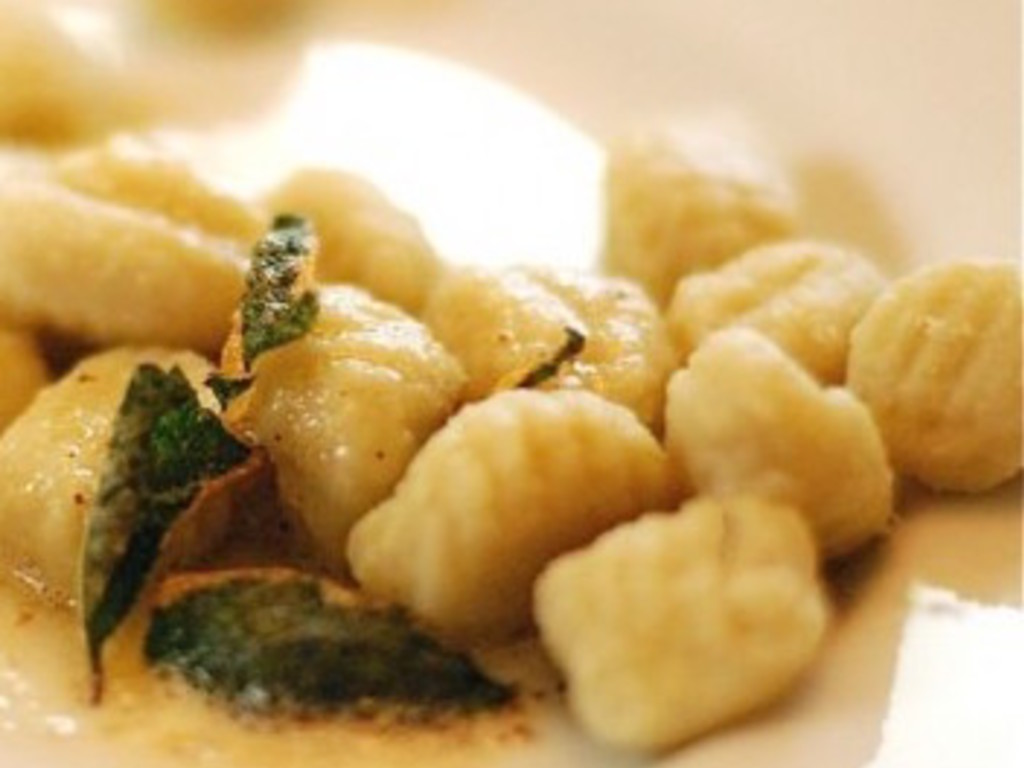 Gnocchi di patate e fontina al burro fuso e salvia