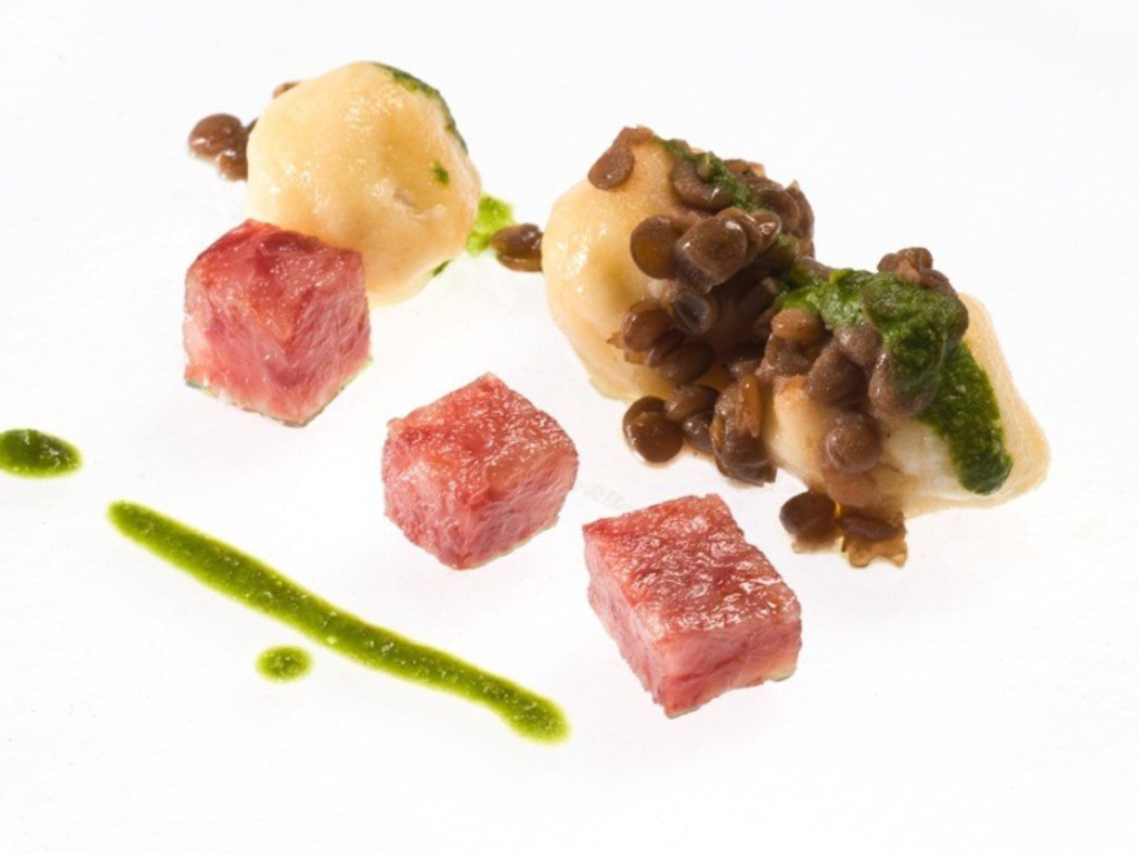 Gnocchi morbidi di ricotta con cotechino e lenticchie