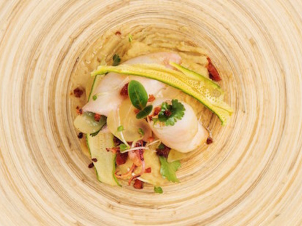 Baby Calamari su crema di ceci, salamino piccante e ceviche di uva
