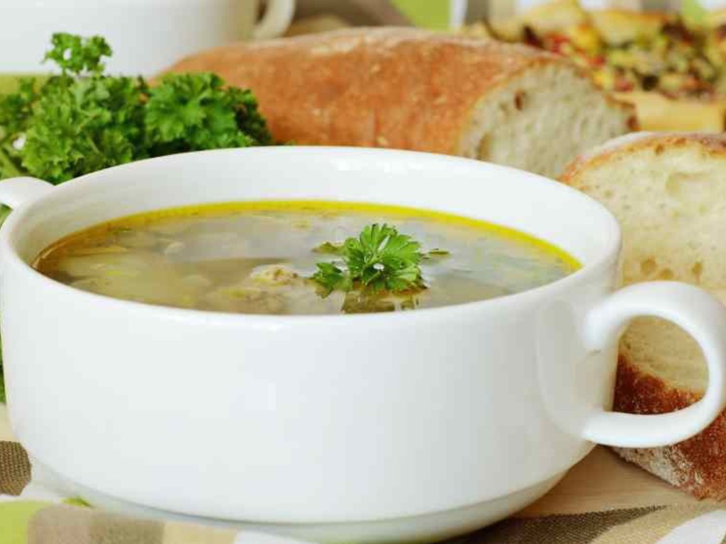 Brodo con gambi di carciofi e polpettine -  Cardune cu' pane ashcate