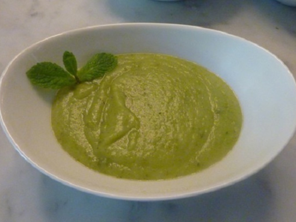 Crema di zucchine, patate, pesto e mozzarella