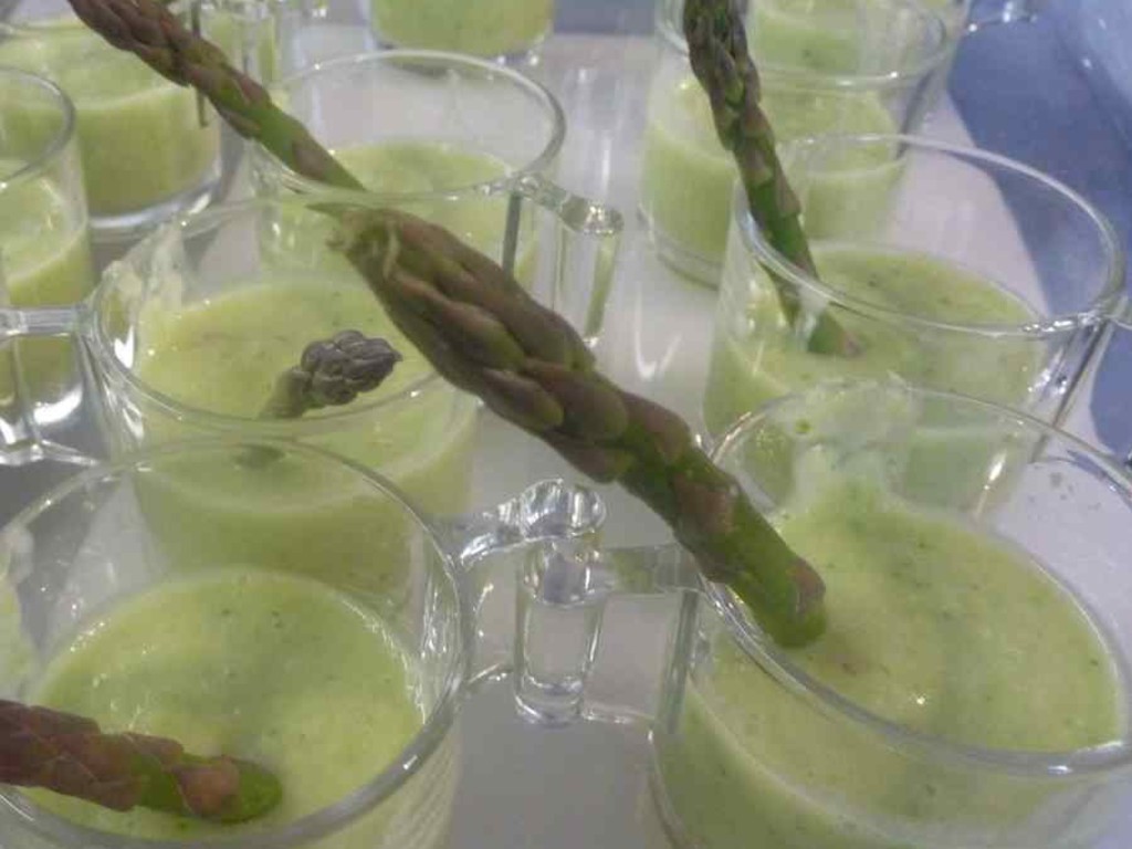 Gazpacho di asparagi e avocado a crudo