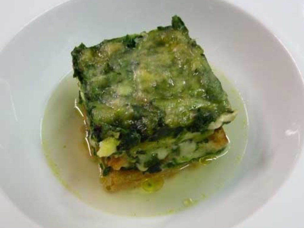 Zuppa d' ajucche e bistorta della Valchiusella con uovo colante