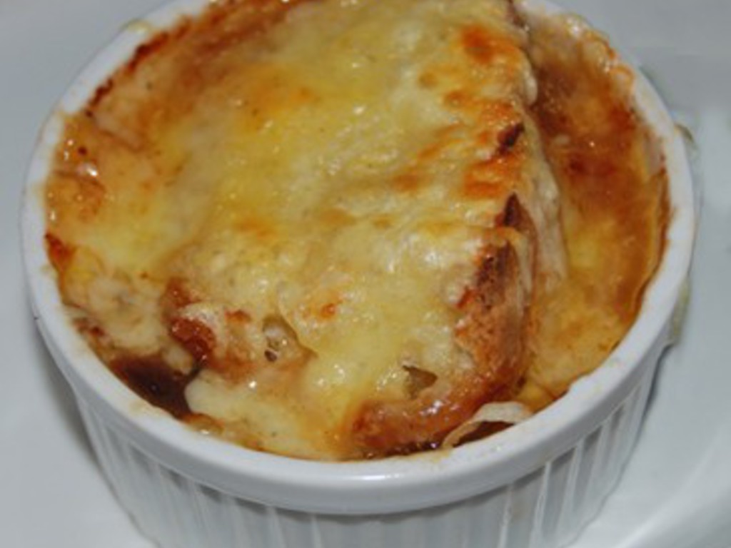 Zuppa di cipolle gratinata - Soupe à l'oignon gratineé  