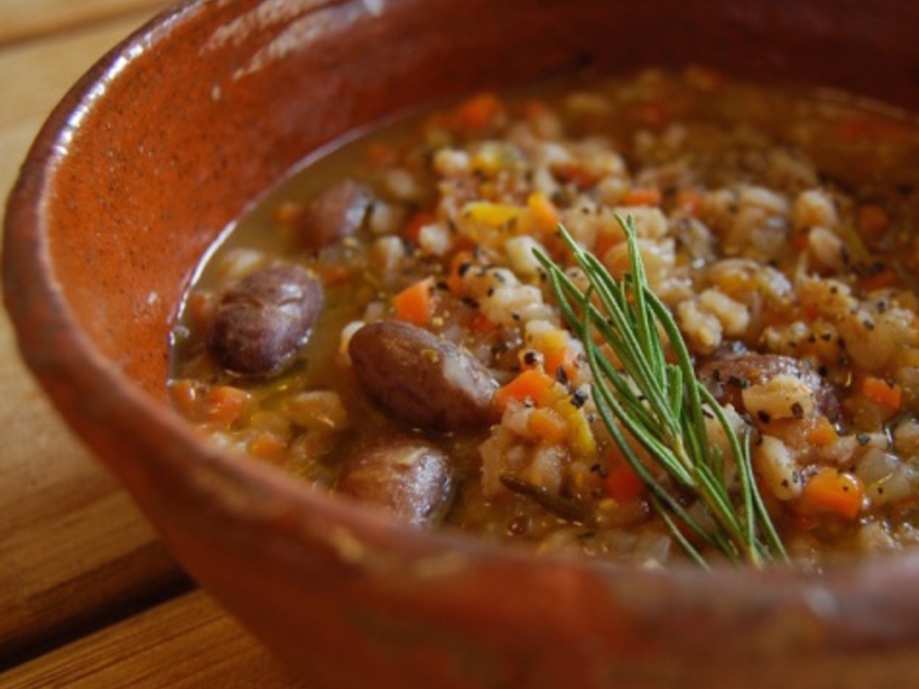 Zuppa di fagioli e farro