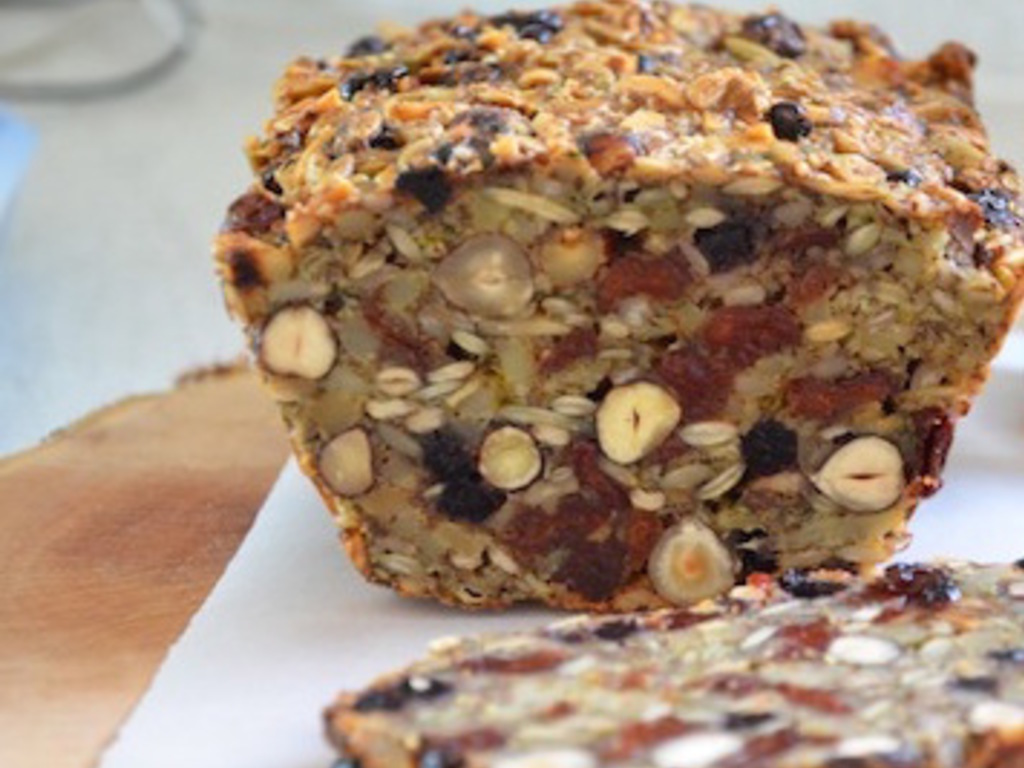 Pane ai semini vari e  frutta varia