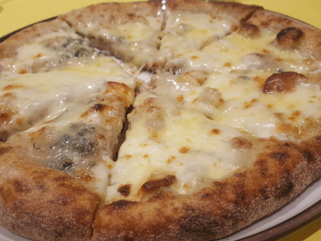 Pizza ai 4 formaggi