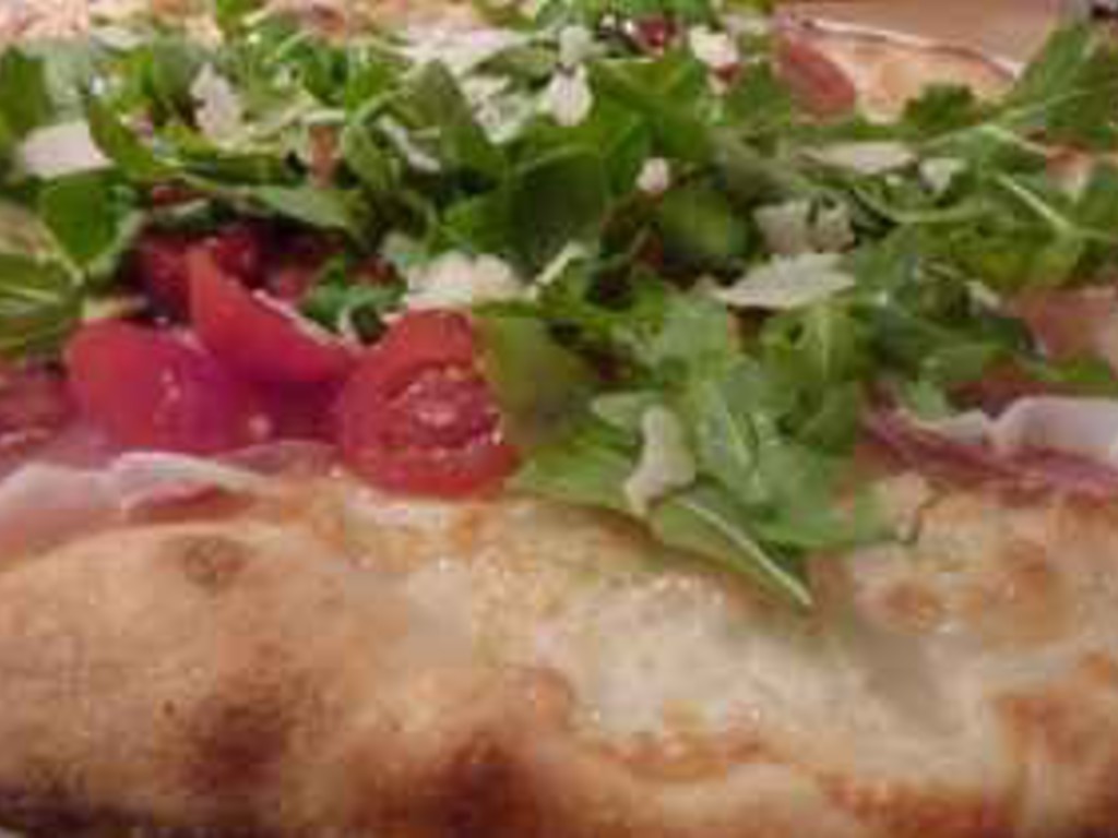 Pizza bianca con rucola, pomodorini e grana