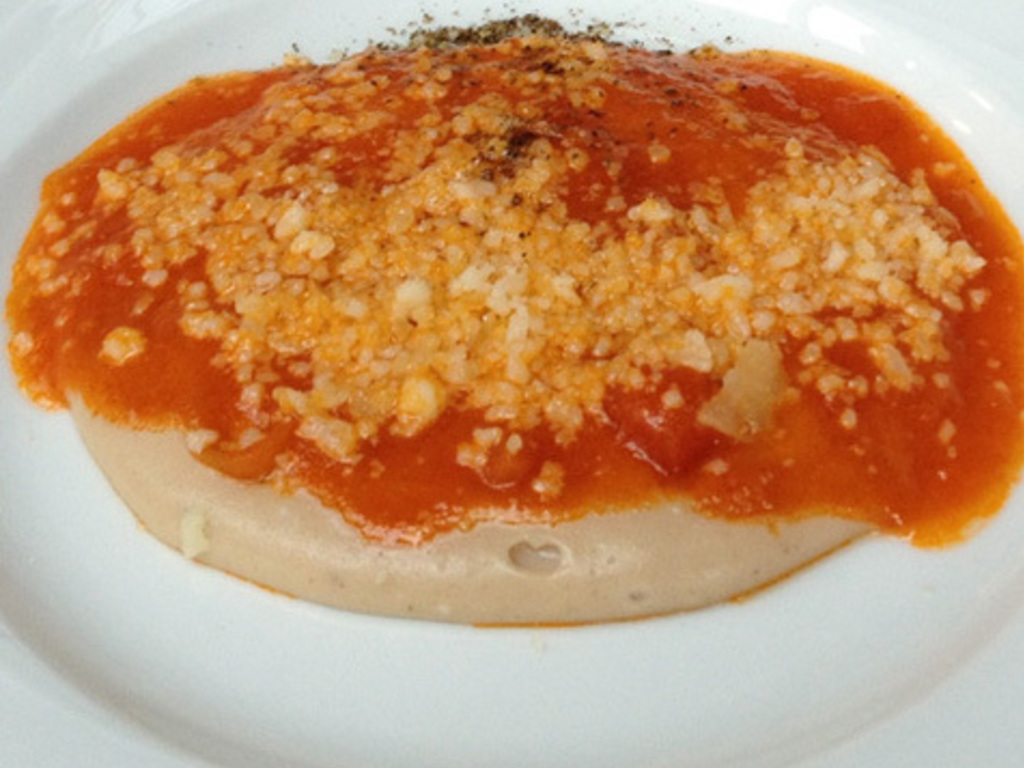 Polenta di castagne con pomodoro e pecorino grattugiato