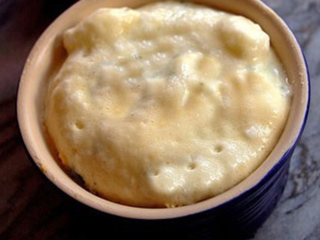 Soufflé di polenta con salsa al parmigiano