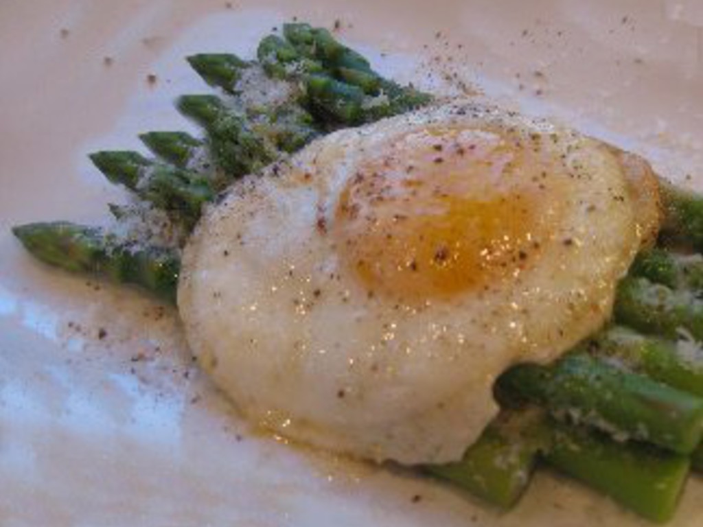Asparagi alla milanese