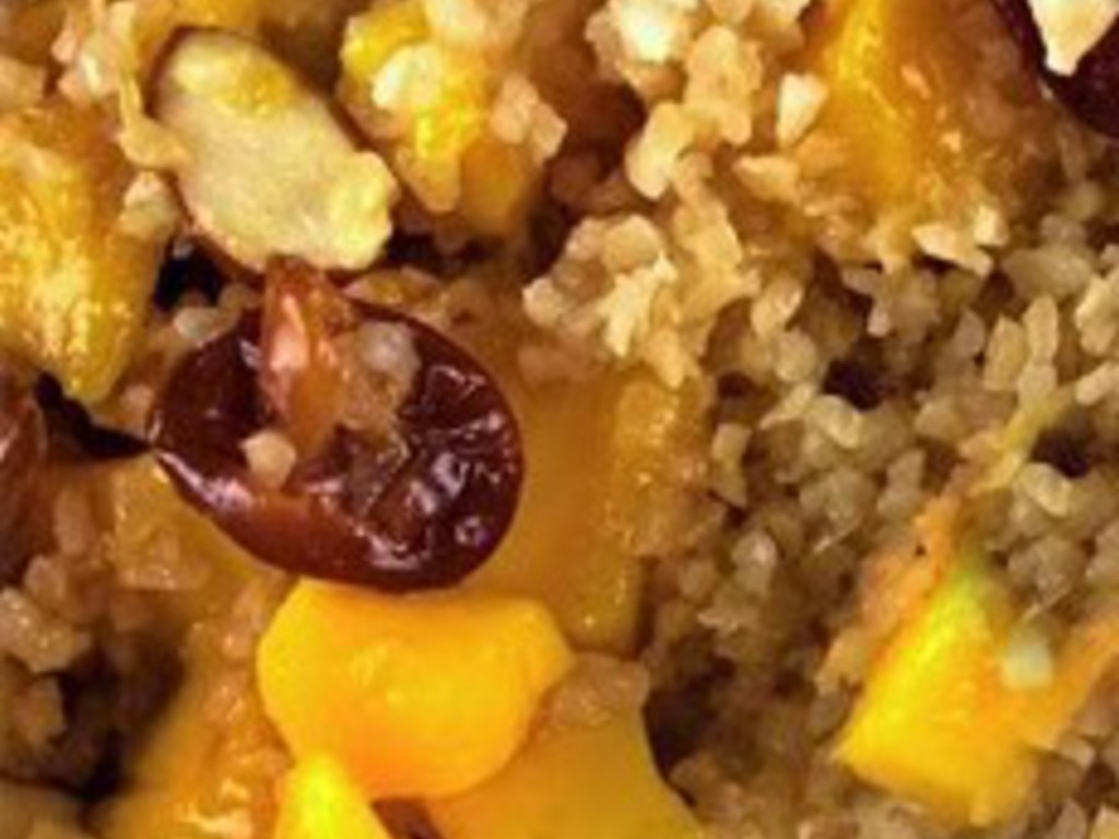Bulgur con carote, uvetta e pinoli