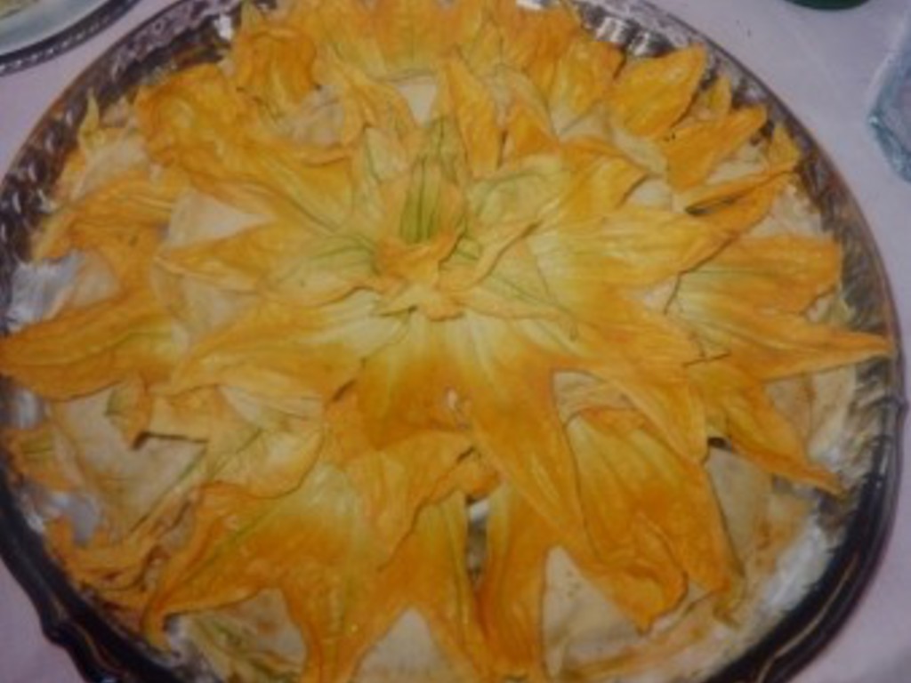 Crespelle alla crema di zucchine in fiori di zucca
