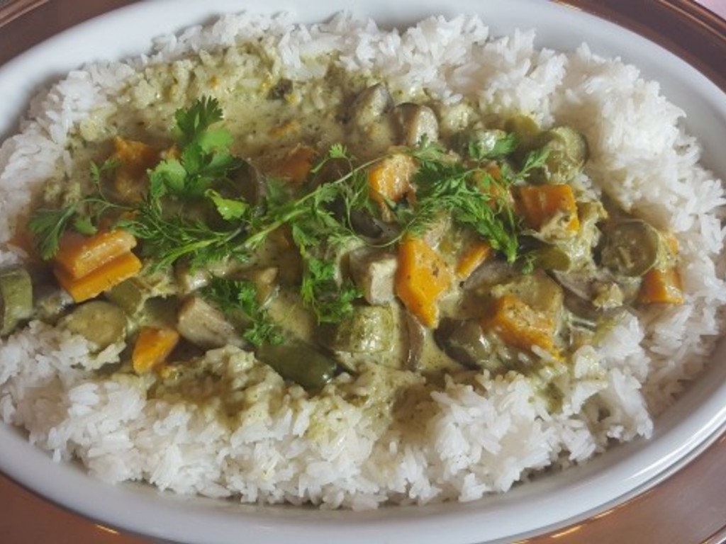 Curry di verdure con riso al vapore