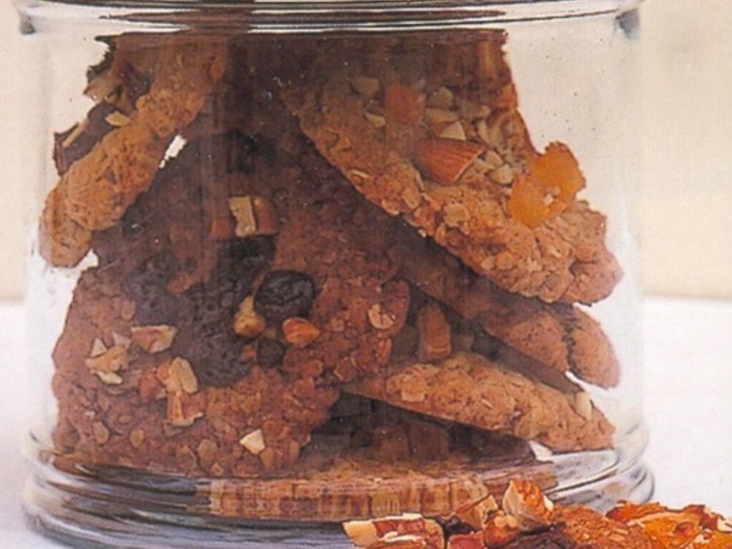 Biscotti croccanti di avena e frutta secca