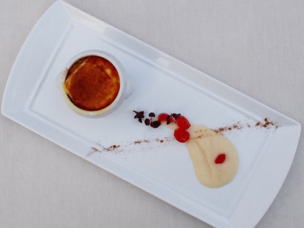 Flan di formaggio con crema di pere
