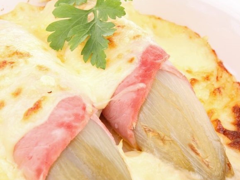 Indivia brasata avvolta nel prosciutto - Chicons au gratin
