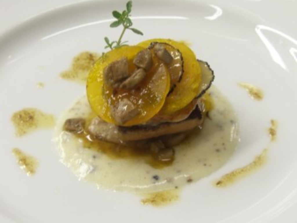 Millefoglie di quaglia, tartufo nero glassato, bottarga di uovo di gallina e fegato grasso in crema di grana padano tartufata