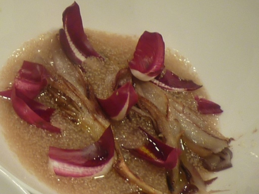 Radicchio tardivo brasato con polenta di amaranto