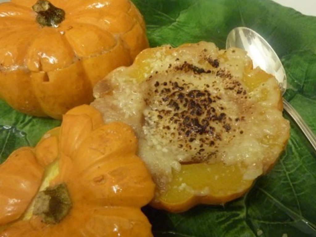 Zucca ripiena di pane e emmenthal