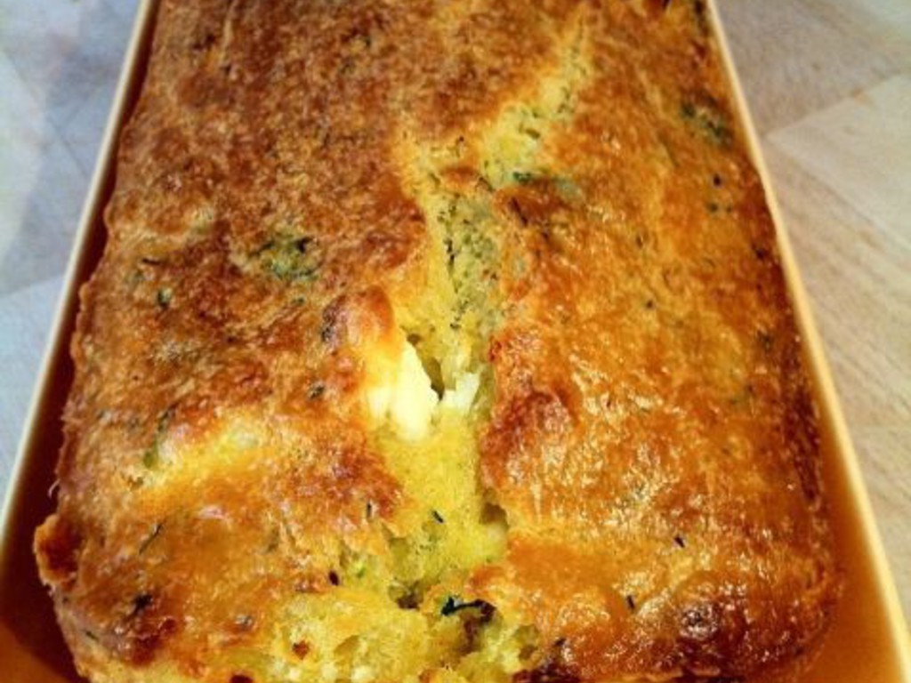 Cake alle zucchine, feta e timo