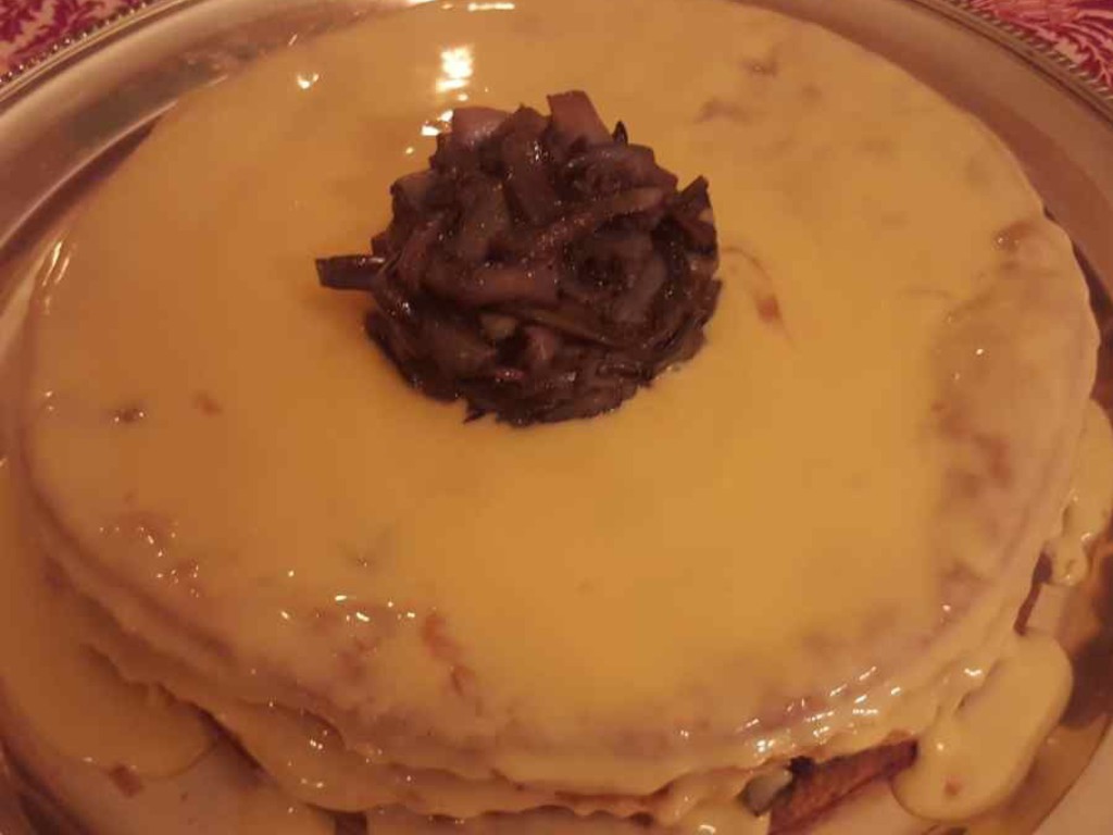 Millefoglie di crema di formaggi e radicchio