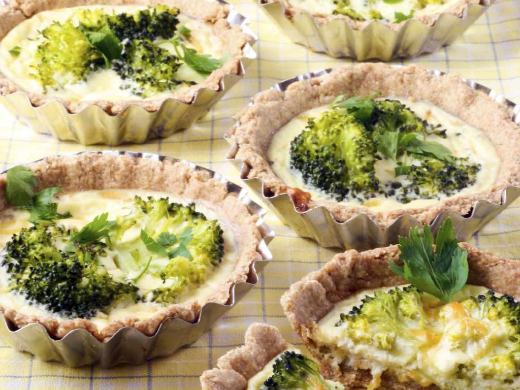 Mini quiches  salate ai broccoli e ricotta