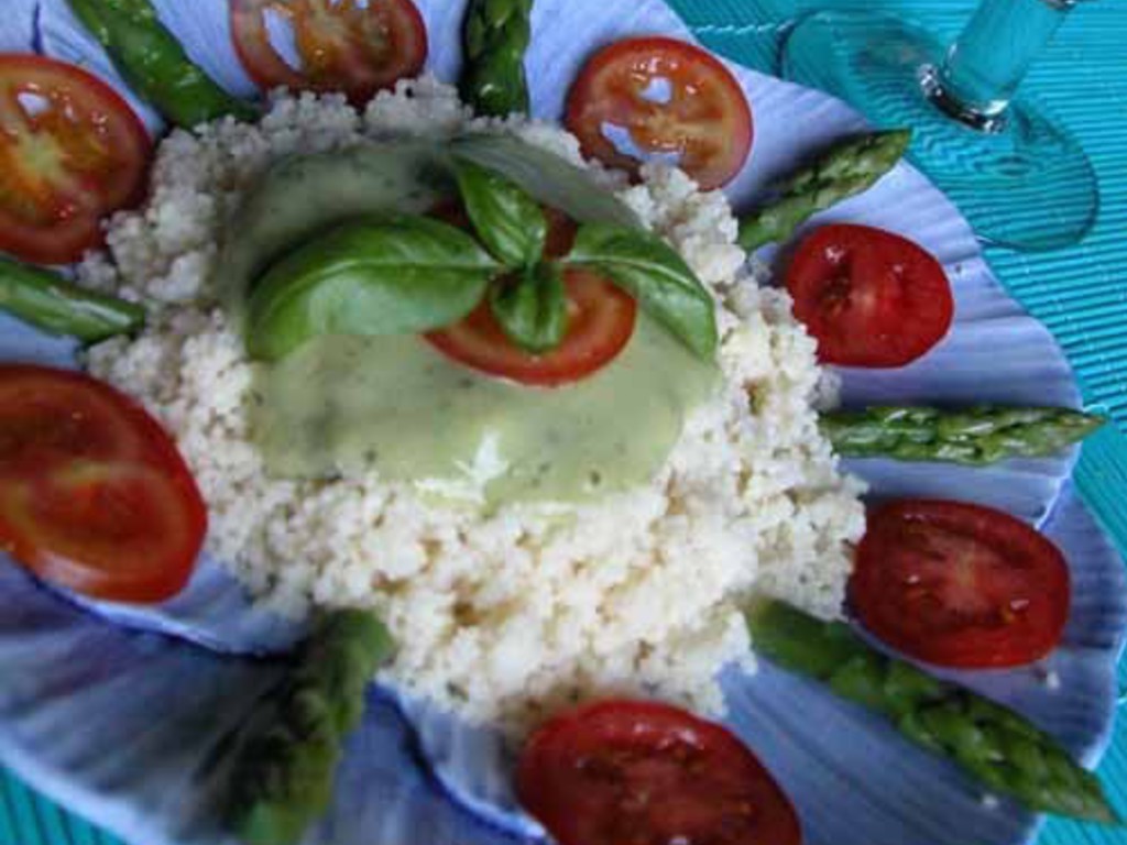 Insalata di riso, asparagi e basilico