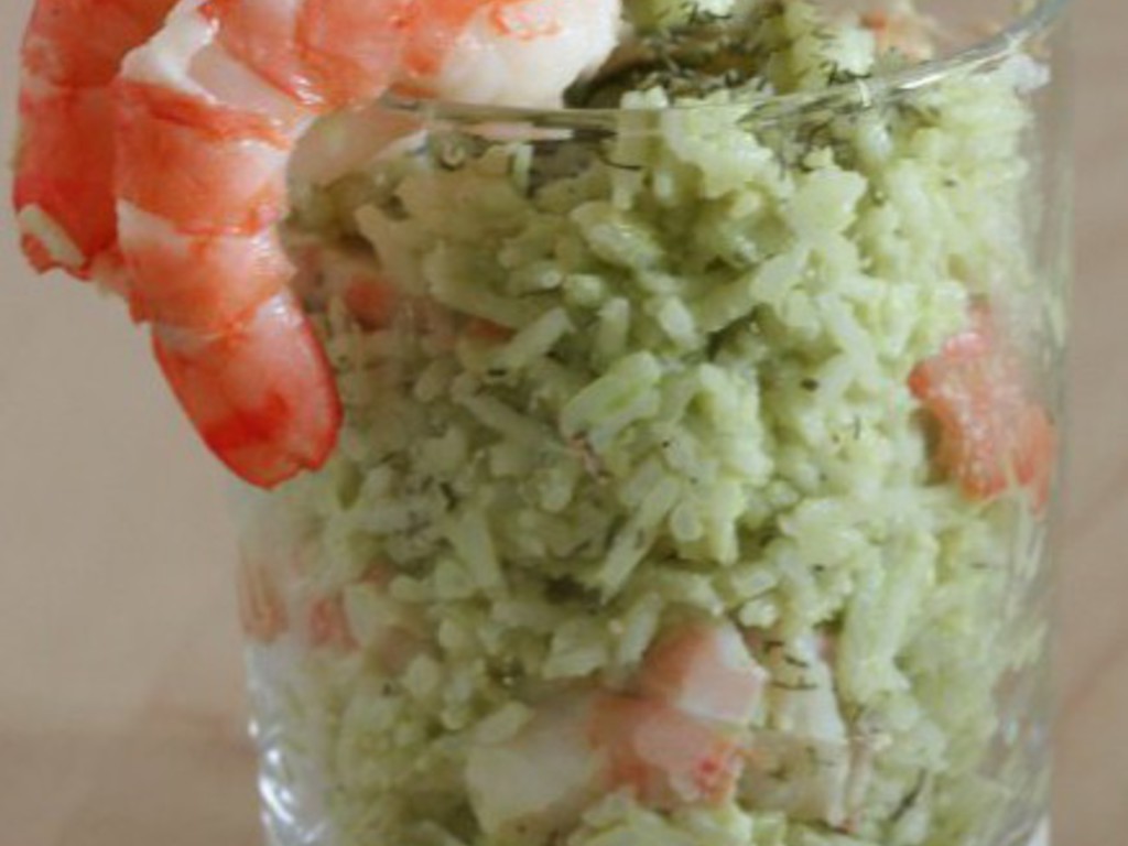 Insalata di riso, avocado e gamberi