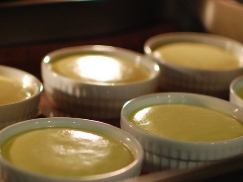 Flan di riso aromatizzato con fegatini di pollo e cipolle bianche