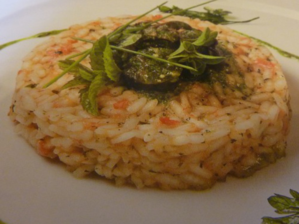 Risotto al pomodoro candito, lumache di vigna e aglio orsino