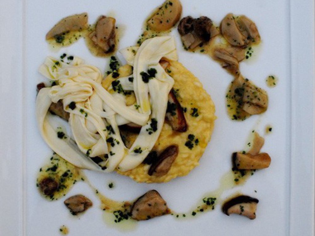 Risotto alla parmigiana, funghi e crema di formaggio
