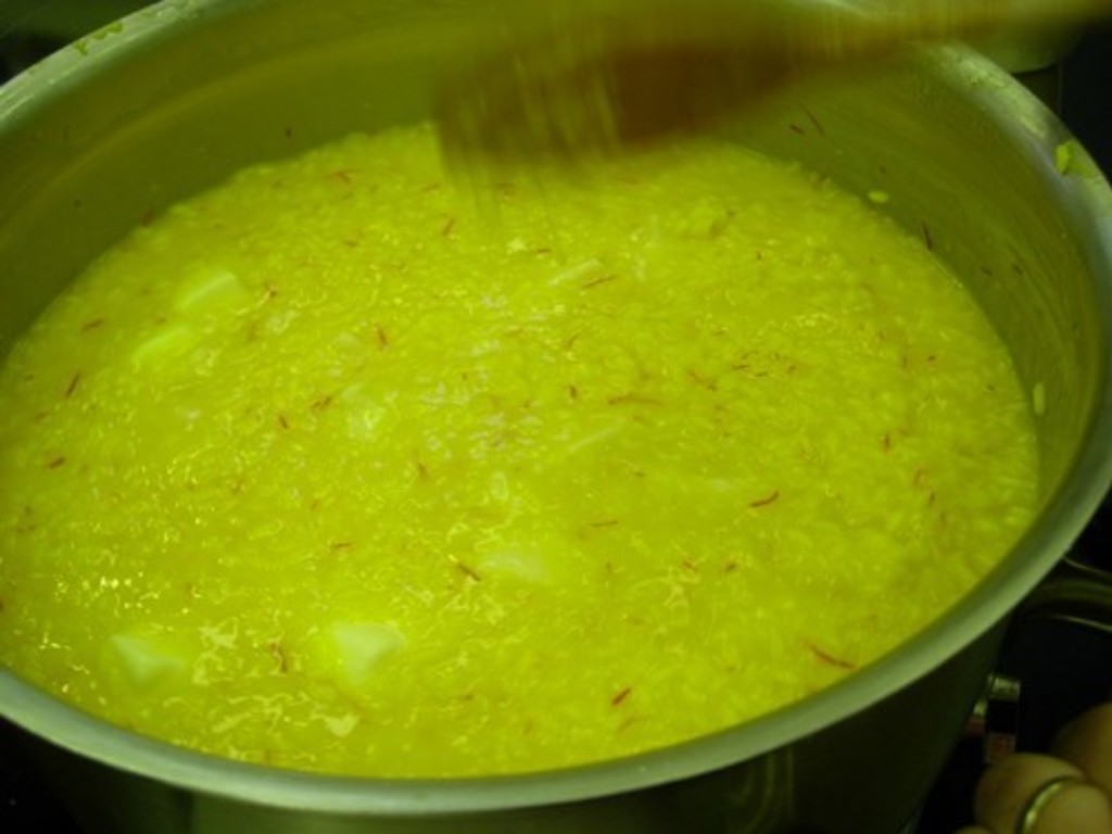 Risotto allo zafferano o alla milanese di Mangiarebene