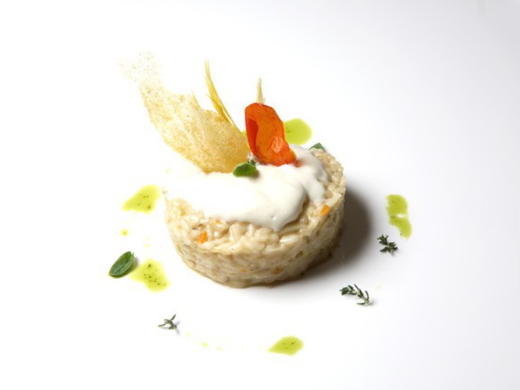 Risotto al fondente di cipollotto di Tropea  con mousse fredda di Provolone del Monaco