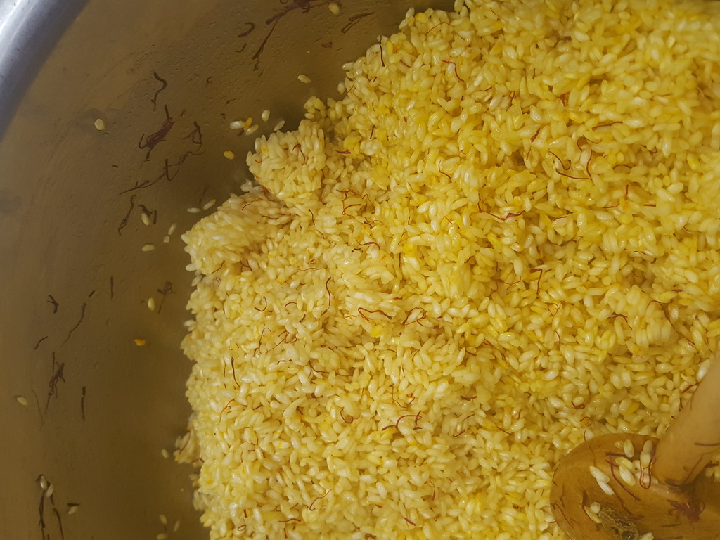 Risotto allo zafferano e crema di taleggio