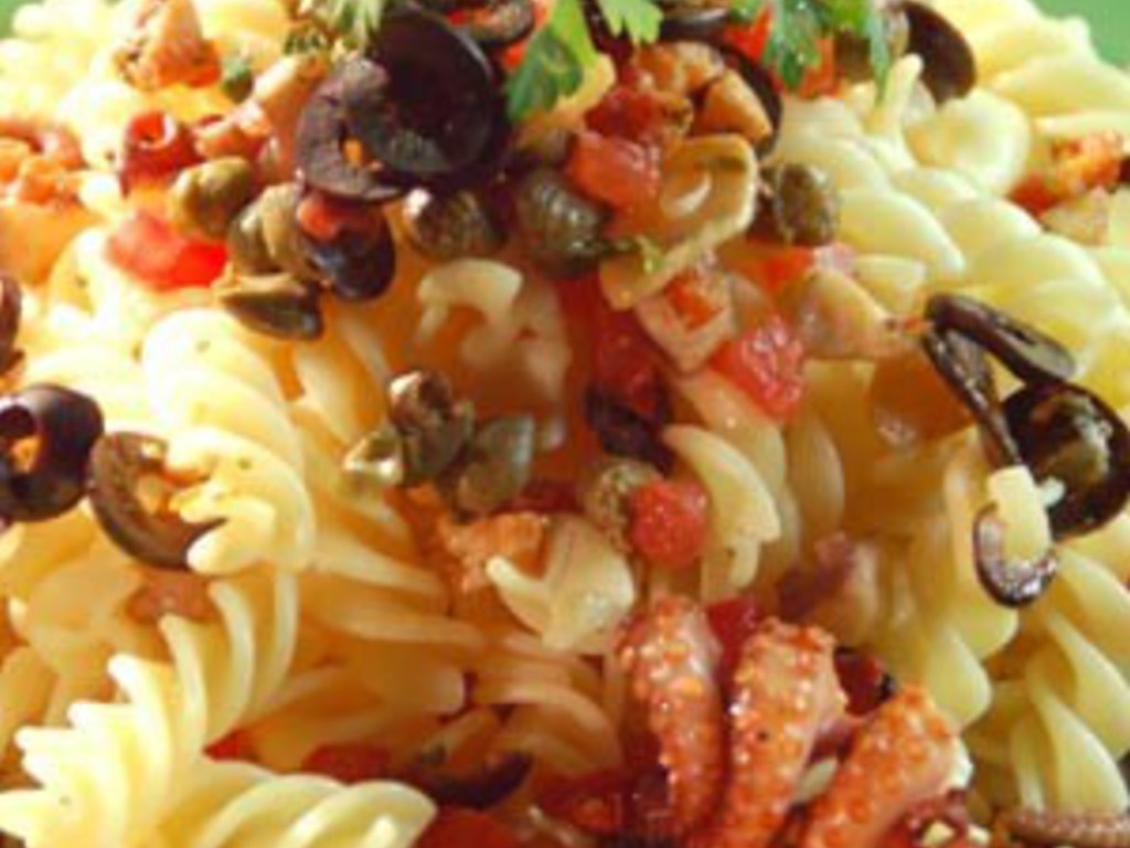 Insalata di fusilli con pomodori e totanetti