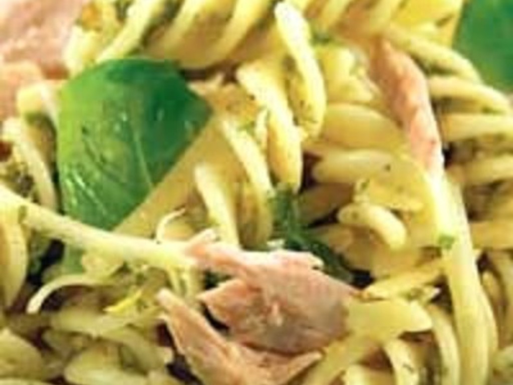Insalata di fusilli di farro al limone, menta e tonno