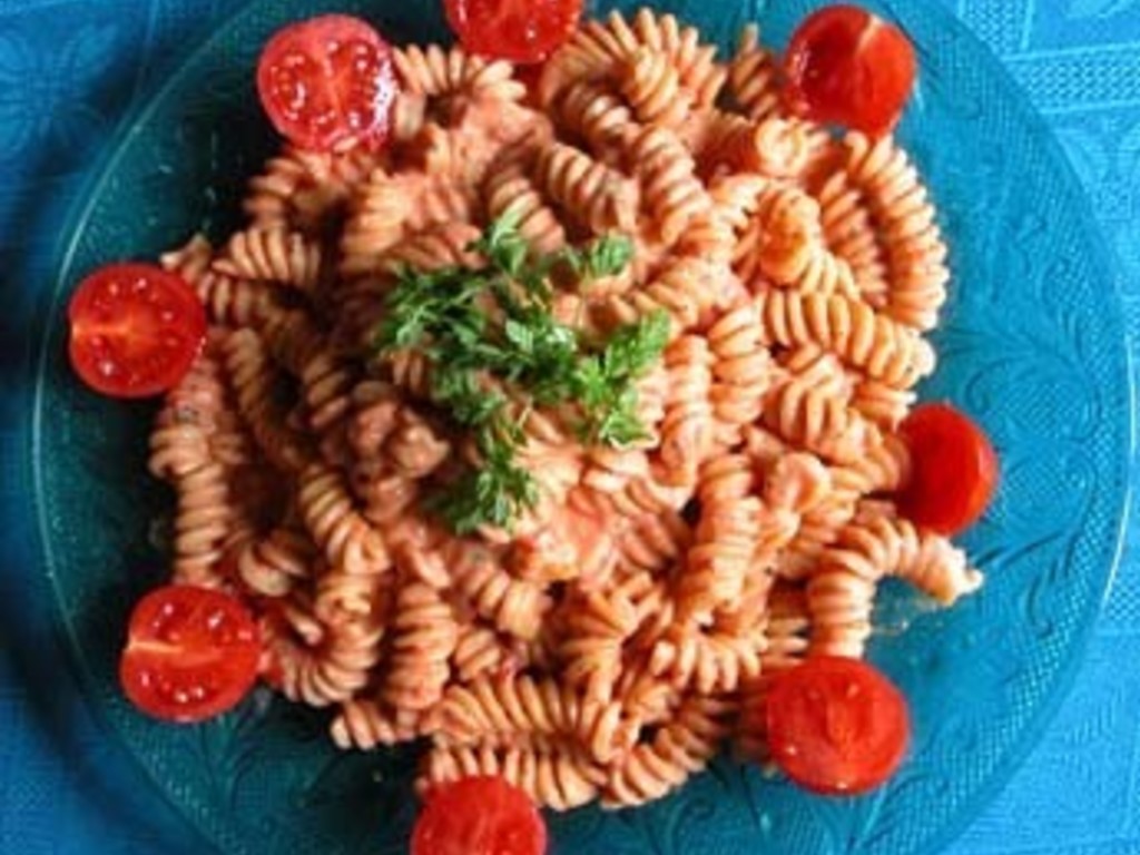 Insalata di fusilli, pomodoro e ricotta