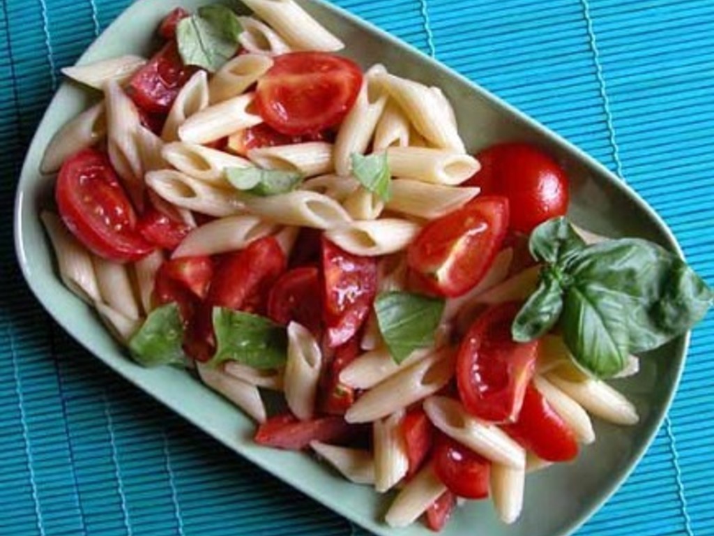 Insalata di pennette al pomodoro fresco e basilico