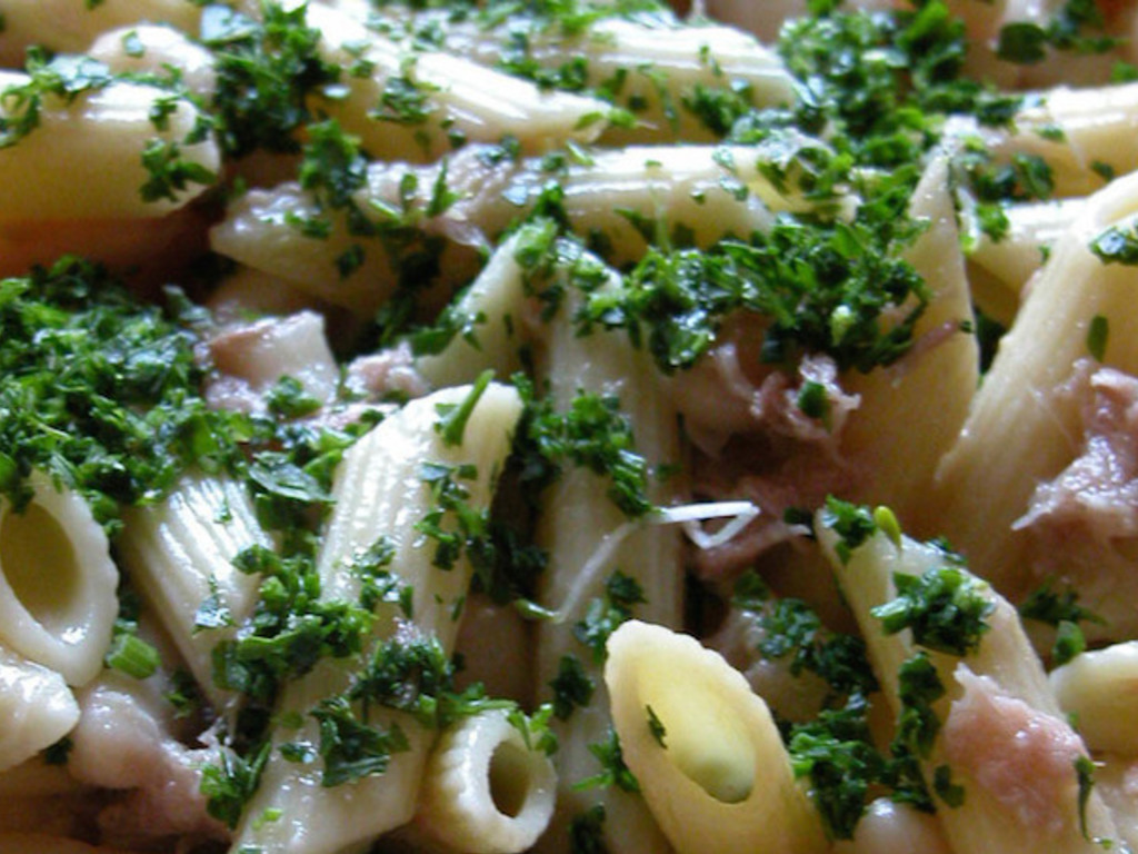 Insalata di penne al tonno e fagioli