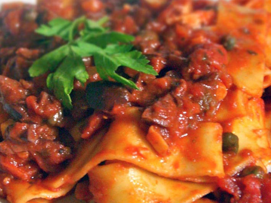Pappardelle al granso in salsa puttanesca