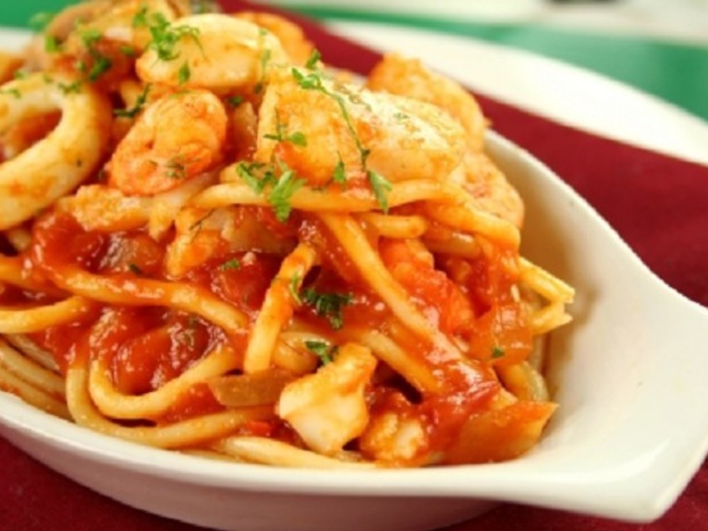 Tagliatelline con calamari e scampi