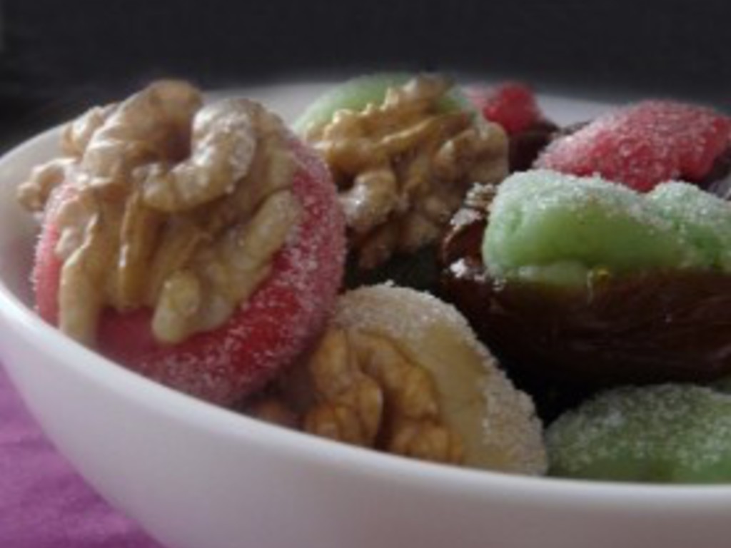 Frutta secca farcita con marzapane