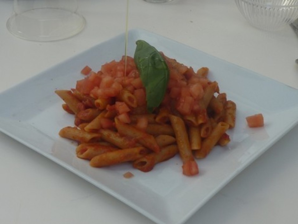 Penne di farro al pomodoro e basilico