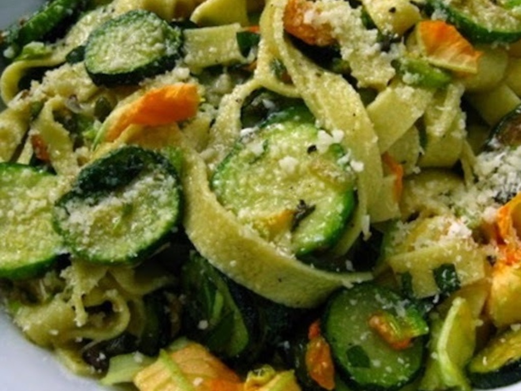 Tagliatelle di farro ai fiori di zucchina