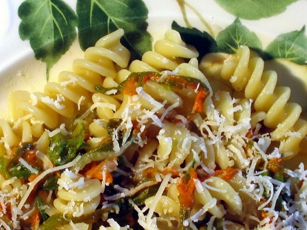Fusilli ai fiori di zucca e pecorino