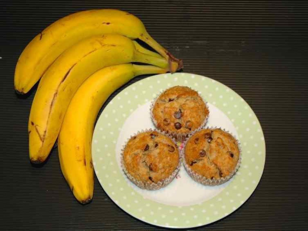 Muffin alla banana e gocce di cioccolato